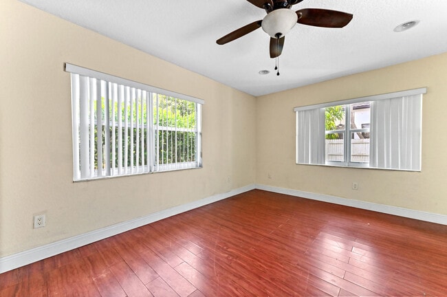 Building Photo - 10332 Dorchester Dr