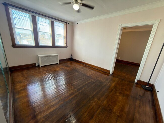 Building Photo - 2946 N Laramie Ave