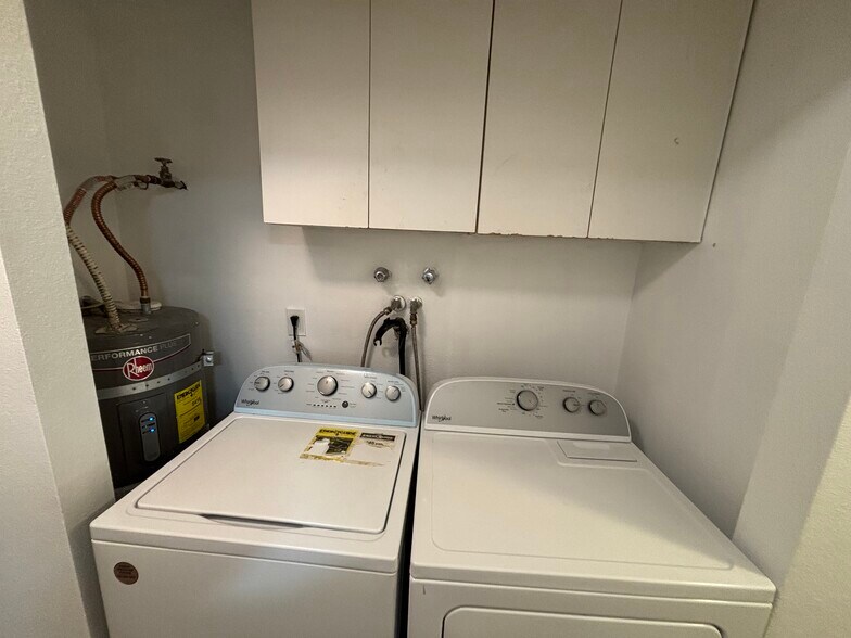 Building Photo - 13910 SE Newport Way