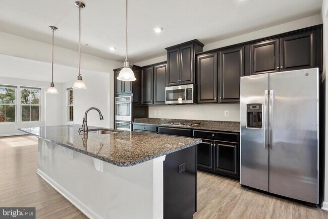 Building Photo - 10012 Aerospace Rd