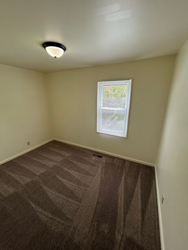 Building Photo - 2 Bedroom Single Family Home