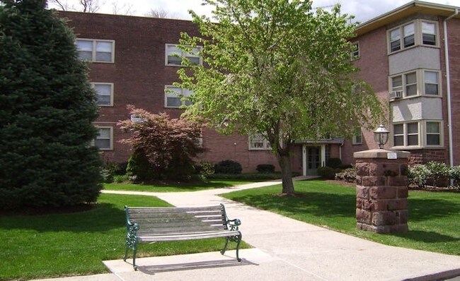 Primary Photo - Pearl River Apartments