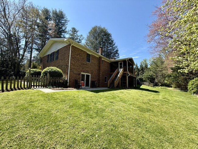 Building Photo - 5 Shadow Valley Dr