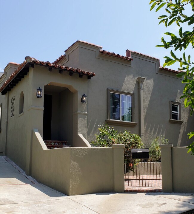 Building Photo - 4958 N Figueroa St