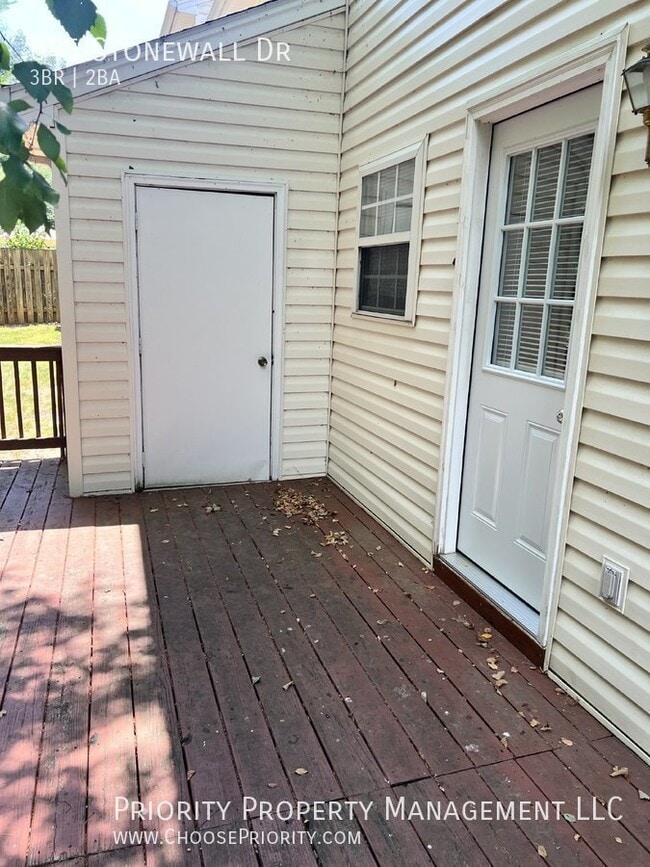 Building Photo - 645 Stonewall Dr