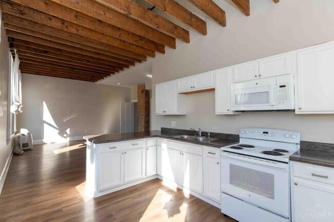 Building Photo - 2900 Henshaw Ave