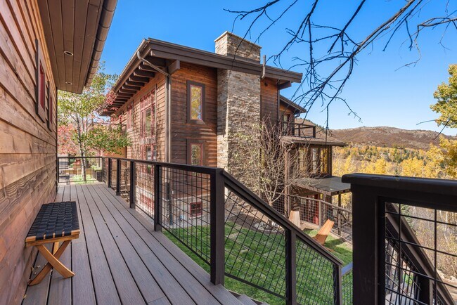 Building Photo - 71 N Ridge Ln