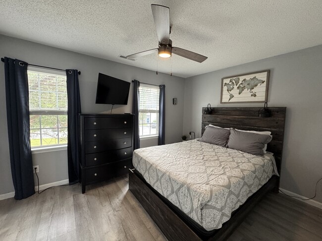 Building Photo - 205 Pinegrove Ct