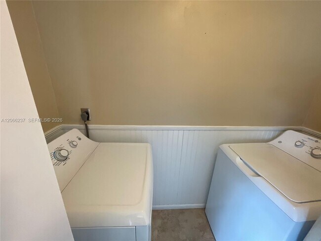 Building Photo - 9301 SW 54th St