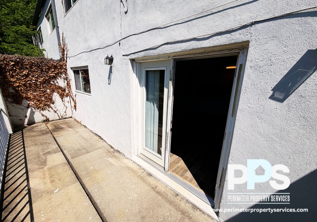 Building Photo - 1040 Sandtown Rd SW