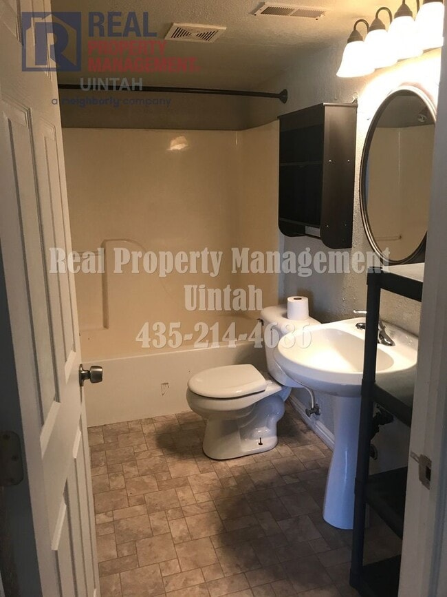 Building Photo - 1620 S Vernal Ave