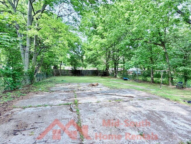Building Photo - 452 Delta Rd