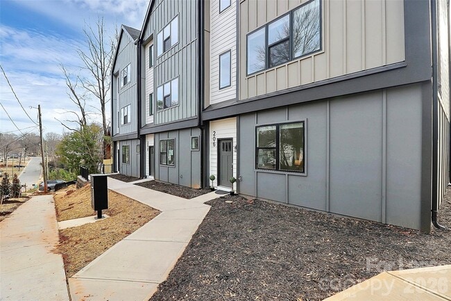 Building Photo - 208 Nelson Ave