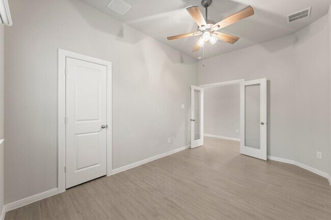 Building Photo - 30839 Boxwood Dr