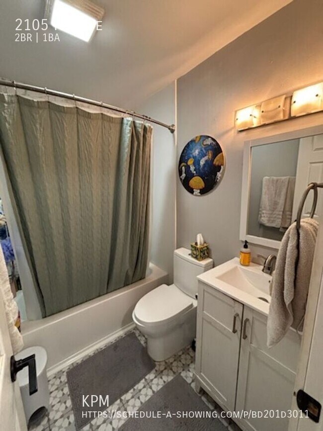 Building Photo - 2105 Ivy Ave