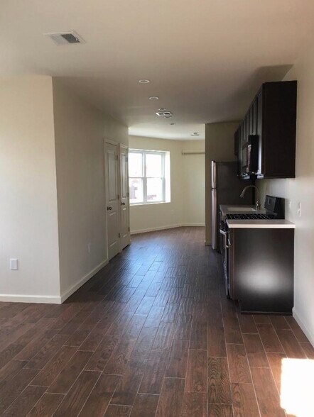 Building Photo - 2801 S 16th St