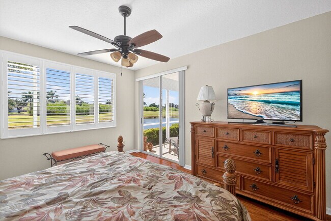 Building Photo - This 2 bedroom plus den, 2 bath condo with a one car garage offers expansive golf course and lake...