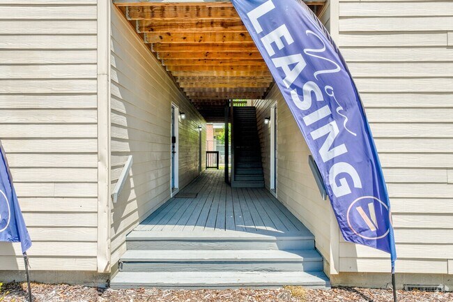 Building Photo - The Vue Apartments! Minutes away from FSU!...