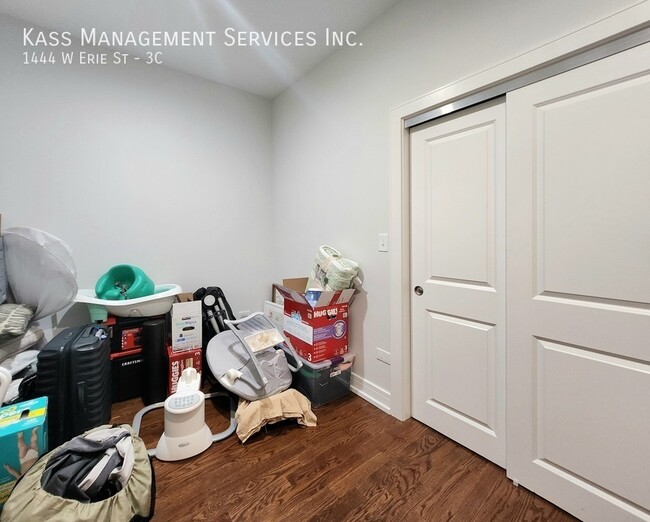 Building Photo - 1444 W Erie St