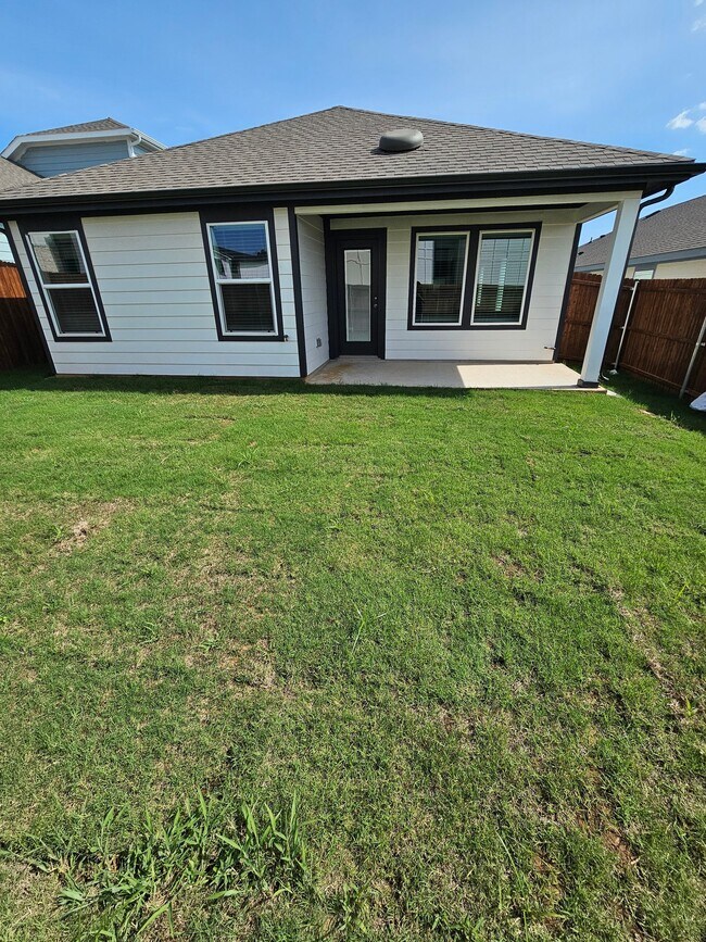 Building Photo - 1635 Blaire Dr