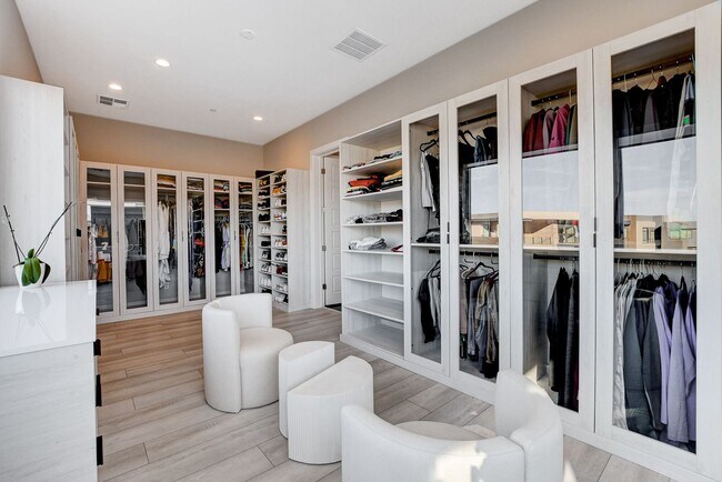 Building Photo - Mesa Ridge Luxury Oasis Feathertop