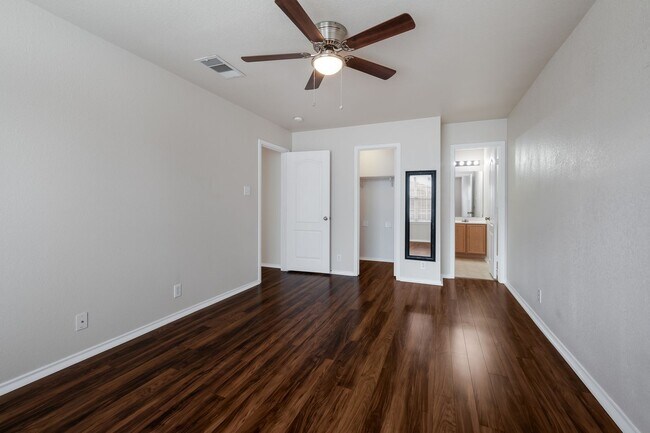 Building Photo - Well-Maintained Home with Open Layout & Great Location
