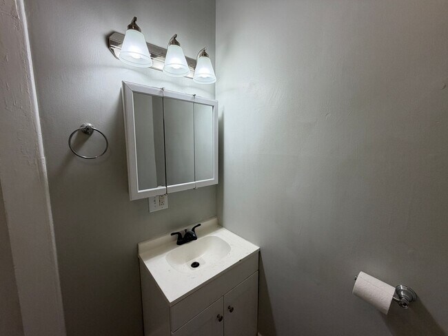 Building Photo - Statesville Downtown - 1BD / 1BA