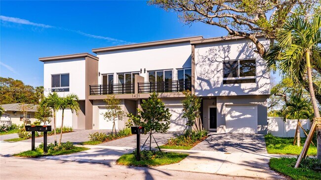 Building Photo - 1421 SW 24th Ct