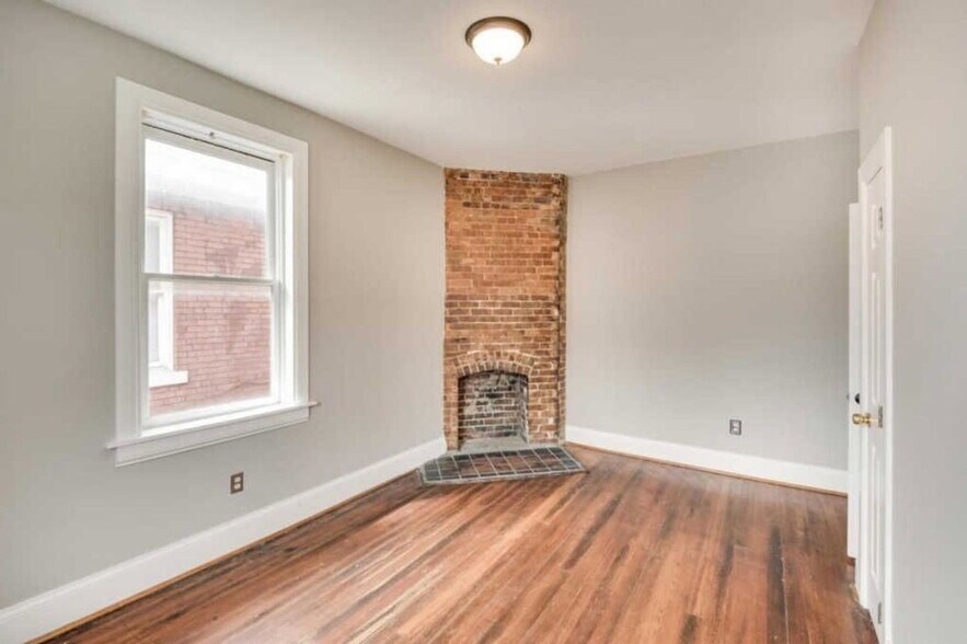 Building Photo - 1202 S Willow St