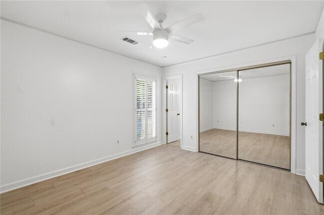 Building Photo - 330 Carybell Ln