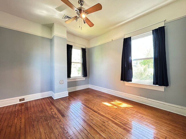Building Photo - Welcome to this charming 3-bedroom "ASK AB...