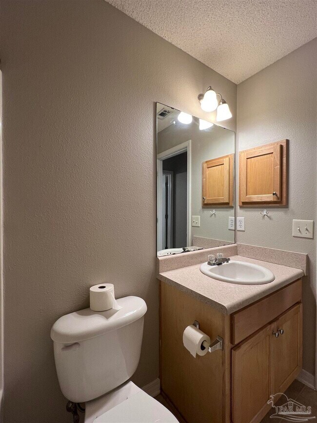 Building Photo - 10440 Millbrook Dr