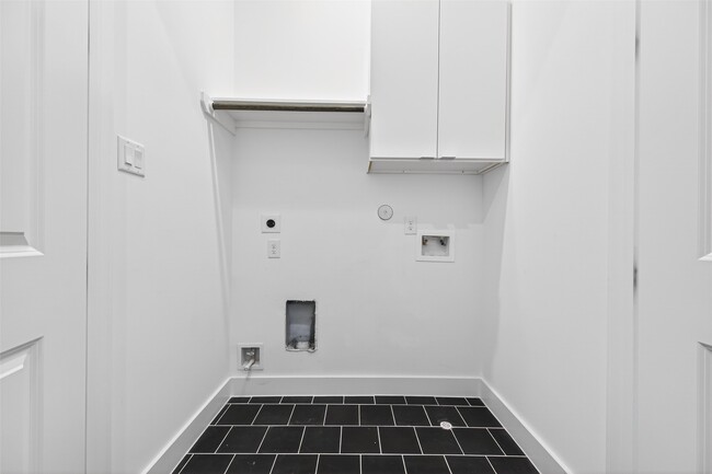 Building Photo - 5841 Dolores St