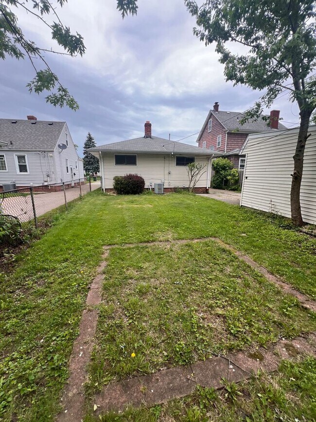 Building Photo - 9414 McCracken Rd