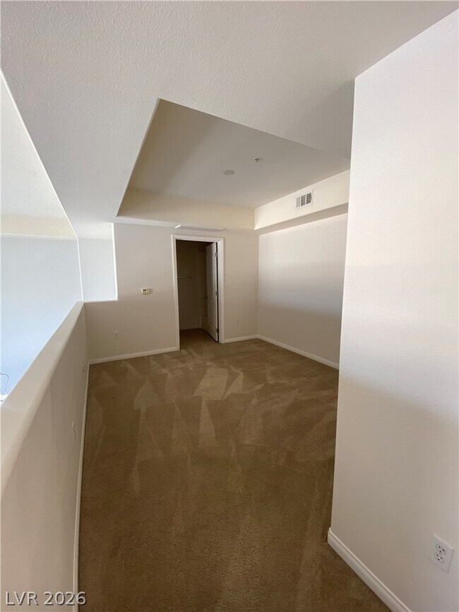 Building Photo - 20 E Serene Ave