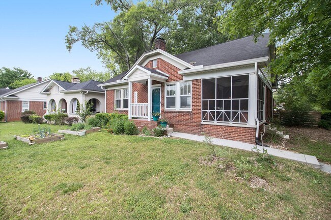 Building Photo - 3 Bedroom 2 Bath Brick Bungalow