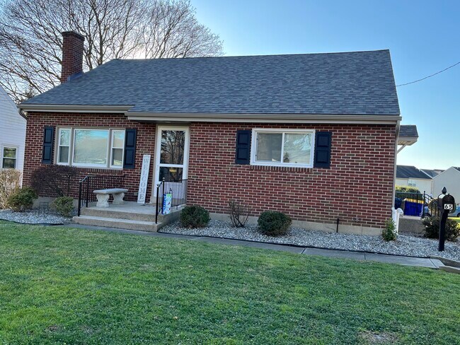 Primary Photo - 65 N Duke St
