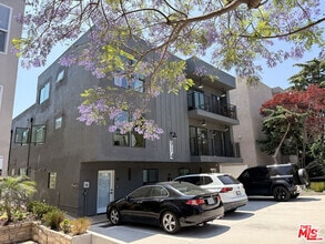 Building Photo - 914 7th St