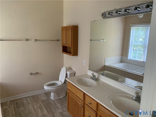 Building Photo - 11832 Park Forest Way
