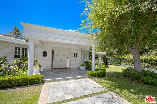 Building Photo - 1201 Loma Vista Dr