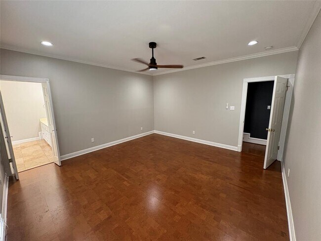 Building Photo - 1204 W 39th St