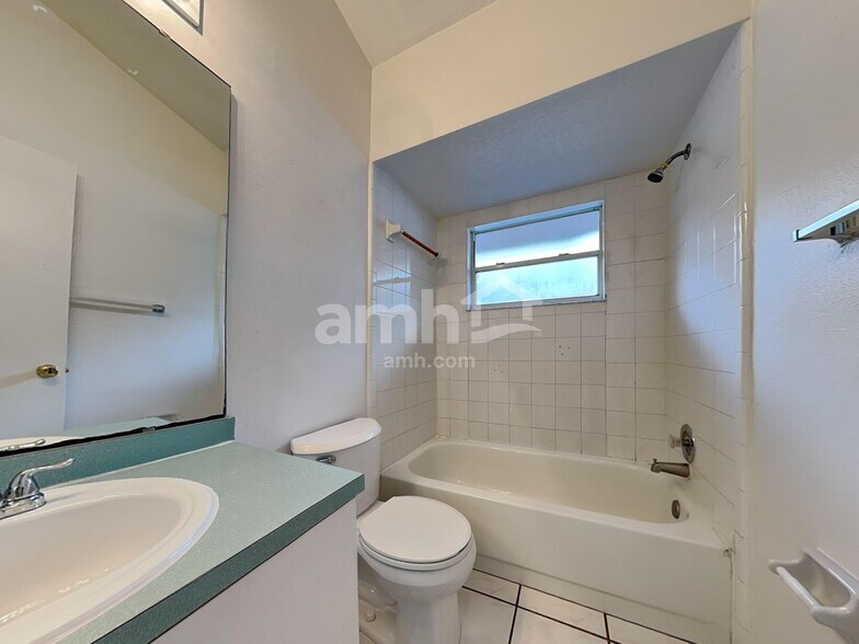 Building Photo - 957 Islander Ave