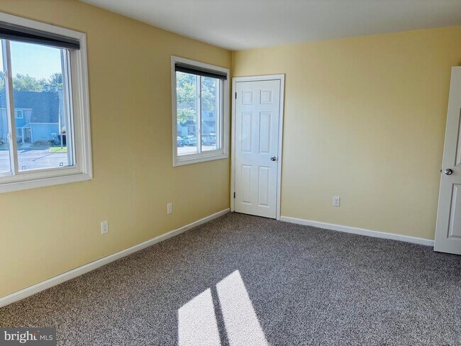 Building Photo - 145 Roskeen Ct