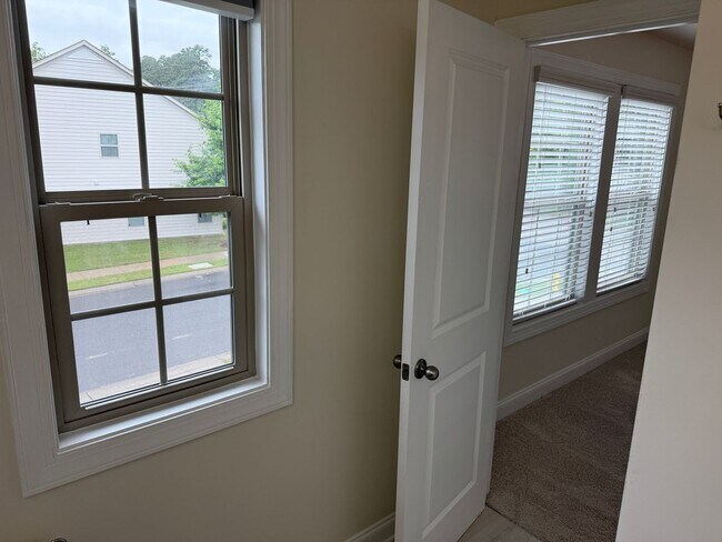 Building Photo - Ballantyne Home in great Location With Sun...
