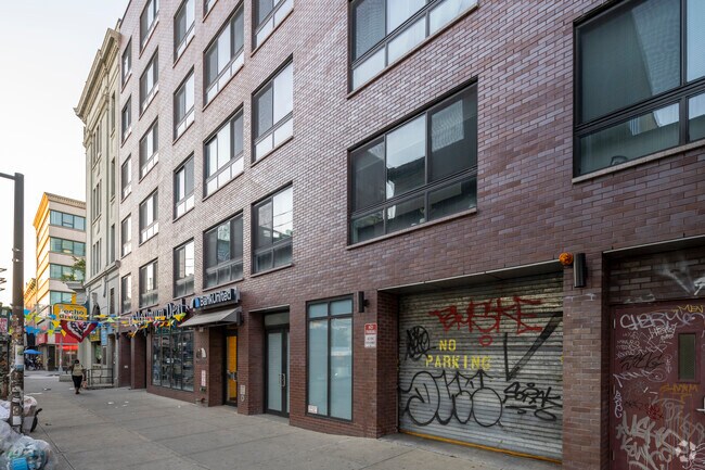 Building Photo - 252 Broadway