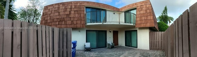 Primary Photo - 8405 N Coral Cir