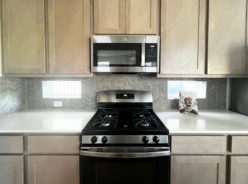 Kitchen - 1025 Harwell Loop
