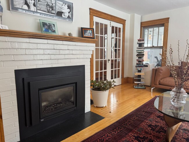 Building Photo - 3 bedroom, 2.5 bath home walking distance to Dartmouth College