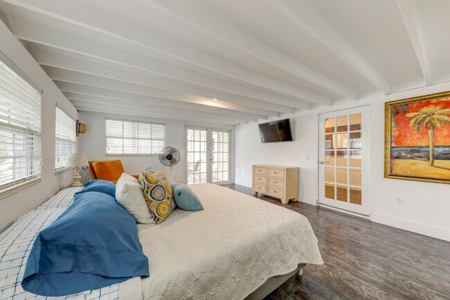 Building Photo - 394 Burton Dr