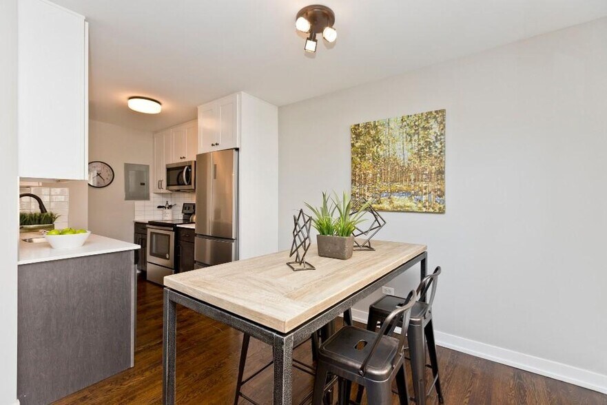 Building Photo - 5510 N Sheridan Rd